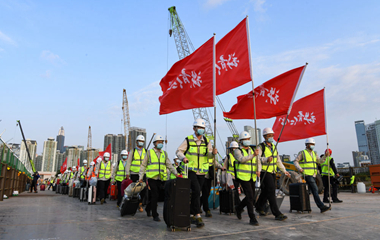 我在現(xiàn)場(chǎng)&middot;照片背后的故事｜援港60天，見(jiàn)證荒灘起方舟