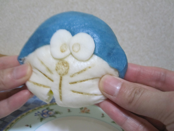 不忍下口！日便利店推出機器貓饅頭【圖】