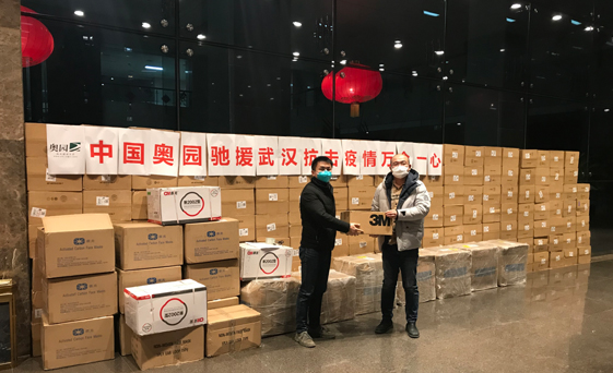 1月23日-2月1日，將40萬(wàn)只救命口罩送抵武漢一線