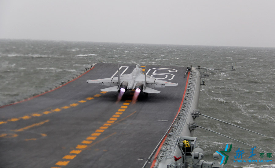 &uarr;資料圖片：艦載戰(zhàn)斗機起飛瞬間。