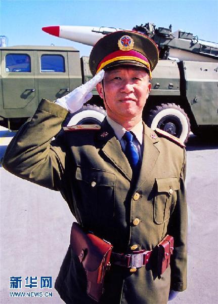 (建軍90周年·英雄·圖文互動)(1)將生命鐫刻在導(dǎo)彈陣地——記原第二炮兵某基地司令員楊業(yè)功