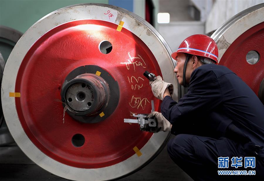 （圖片故事）（5）&ldquo;機(jī)車(chē)醫(yī)生&rdquo;李向前：&ldquo;望聞問(wèn)切&rdquo;保安全