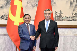 李希同越共中央政治局委員、中央書記處書記、中央檢查委員會主任陳錦繡舉行會談