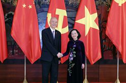 蔡奇同越共中央政治局委員、中央書記處常務書記張氏梅舉行會談