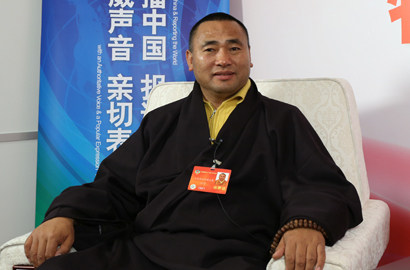 全國政協(xié)委員東寶仲巴&middot;呼圖克圖做客新華網(wǎng)、中國政府網(wǎng)兩會訪談