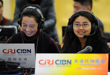 她們，因為兩會工作忙碌著美麗著