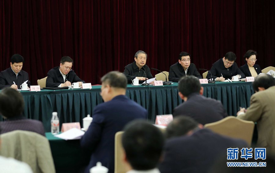 2月28日，國家新材料產(chǎn)業(yè)發(fā)展專家咨詢委員會(huì)成立大會(huì)在北京召開。中共中央政治局委員、國務(wù)院副總理、國家新材料產(chǎn)業(yè)發(fā)展領(lǐng)導(dǎo)小組組長馬凱出席會(huì)議并講話。新華社記者劉衛(wèi)兵攝 