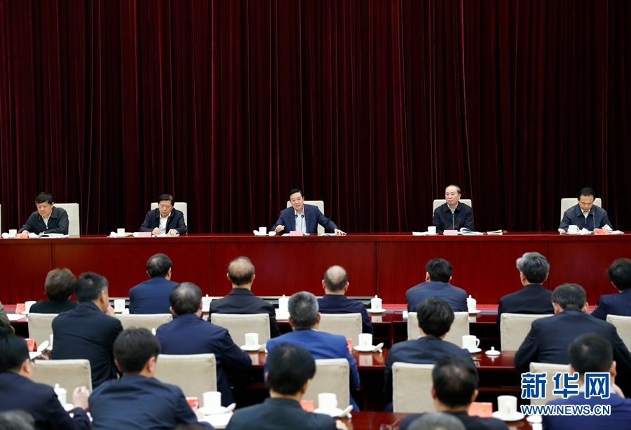 4月13日，中央宣傳部、中央政法委在北京召開貫徹落實(shí)《關(guān)于進(jìn)一步把社會(huì)主義核心價(jià)值觀融入法治建設(shè)的指導(dǎo)意見》電視電話會(huì)議。中共中央政治局委員、中央書記處書記、中宣部部長劉奇葆出席會(huì)議并講話。新華社記者丁海濤攝