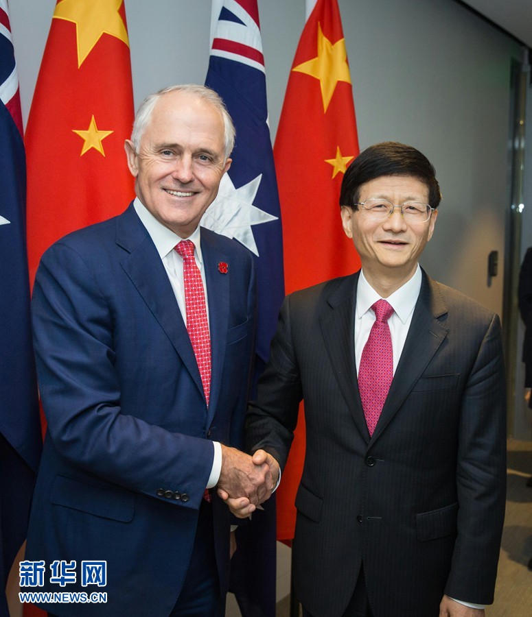 4月21日，正在澳大利亞訪問的中共中央政治局委員、中央政法委書記孟建柱（右）在悉尼會(huì)見澳總理特恩布爾。 新華社發(fā)（朱宏業(yè)攝） 