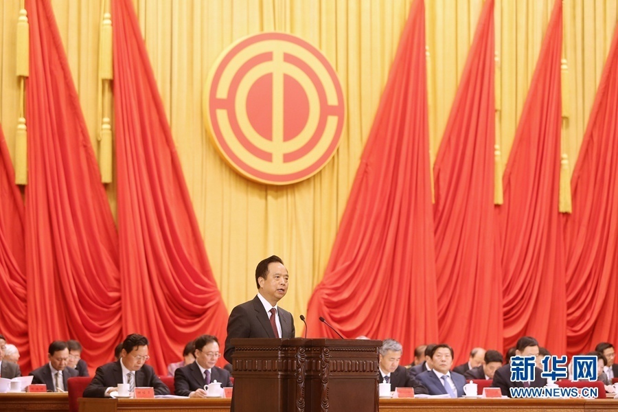 4月27日，慶祝&ldquo;五一&rdquo;國(guó)際勞動(dòng)節(jié)暨全國(guó)五一勞動(dòng)獎(jiǎng)和全國(guó)工人先鋒號(hào)表彰大會(huì)在北京人民大會(huì)堂舉行。中共中央政治局委員、中華全國(guó)總工會(huì)主席李建國(guó)出席大會(huì)并講話。新華社記者 才揚(yáng) 攝 