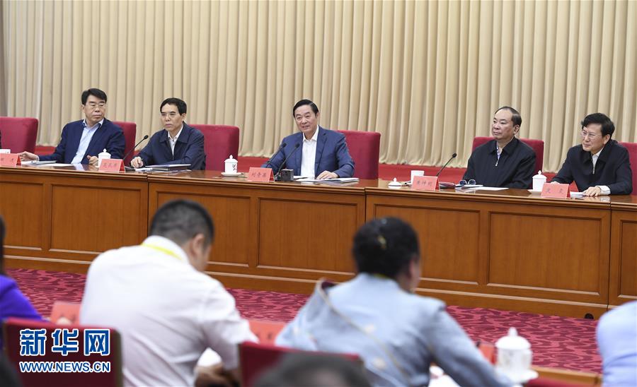 5月18日，中共中央政治局委員、中央書記處書記、中宣部部長(zhǎng)劉奇葆在北京出席紀(jì)念新華書店成立80周年座談會(huì)并講話。 新華社記者 張領(lǐng) 攝