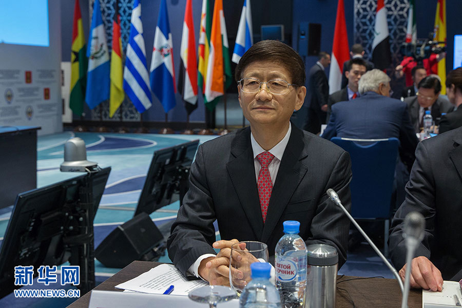 5月24日，在俄羅斯扎維多沃，中共中央政治局委員、中央政法委書記孟建柱出席國際安全事務高級代表會議。 5月24日，中共中央政治局委員、中央政法委書記孟建柱在俄羅斯出席國際安全事務高級代表會議，就加強國際執(zhí)法安全合作、防范打擊恐怖主義作主旨發(fā)言。來自95個國家和國際組織的代表參加會議。新華社記者白雪騏攝