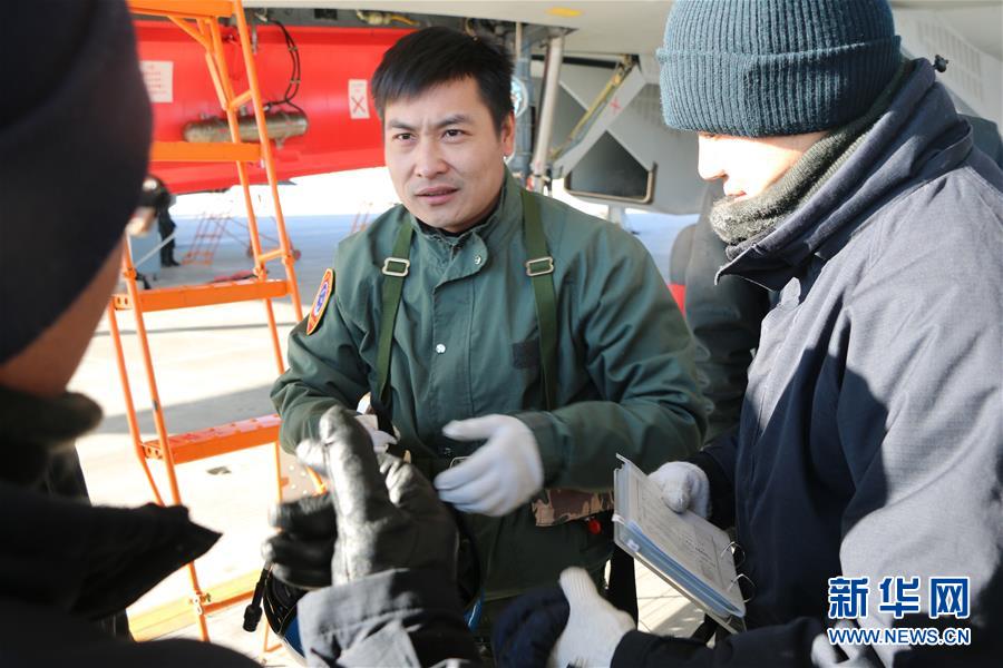 （建軍90周年&middot;英雄&middot;圖文互動）（2）聽，渤海灣有風吹過來&mdash;&mdash;追記海軍某艦載航空兵部隊一級飛行員張超