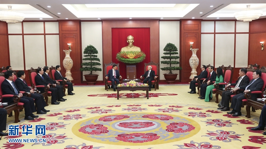 應(yīng)越南共產(chǎn)黨邀請，中共中央政治局常委、中央書記處書記劉云山9月18日至19日對越南進行正式訪問。這是9月18日，劉云山在河內(nèi)會見越共中央總書記阮富仲。 新華社記者 龐興雷 攝