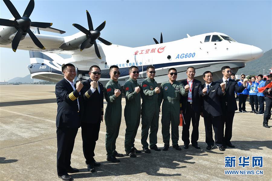 （新華全媒頭條&middot;圖文互動(dòng)）（7）國(guó)產(chǎn)大飛機(jī)&ldquo;三兄弟&rdquo;藍(lán)天聚首 &ldquo;中國(guó)翼&rdquo;開啟航空強(qiáng)國(guó)新時(shí)代 