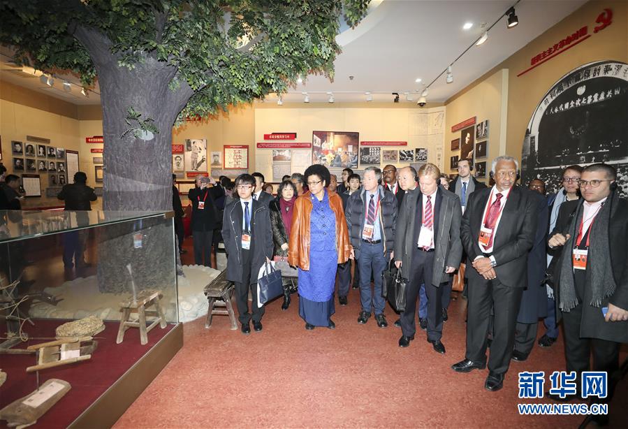 (新華全媒頭條·圖文互動)(4)全黨來一個大學(xué)習(xí)——新時代中國共產(chǎn)黨人的理論自覺