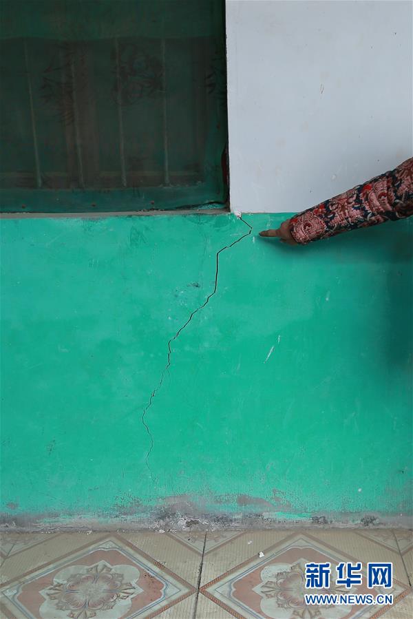 （新華視點&middot;圖文互動）（4）挖掘作業(yè)距漢墓中心僅20米，村民住房出現(xiàn)裂縫&hellip;&hellip;&ldquo;造地&rdquo;如何變挖山？