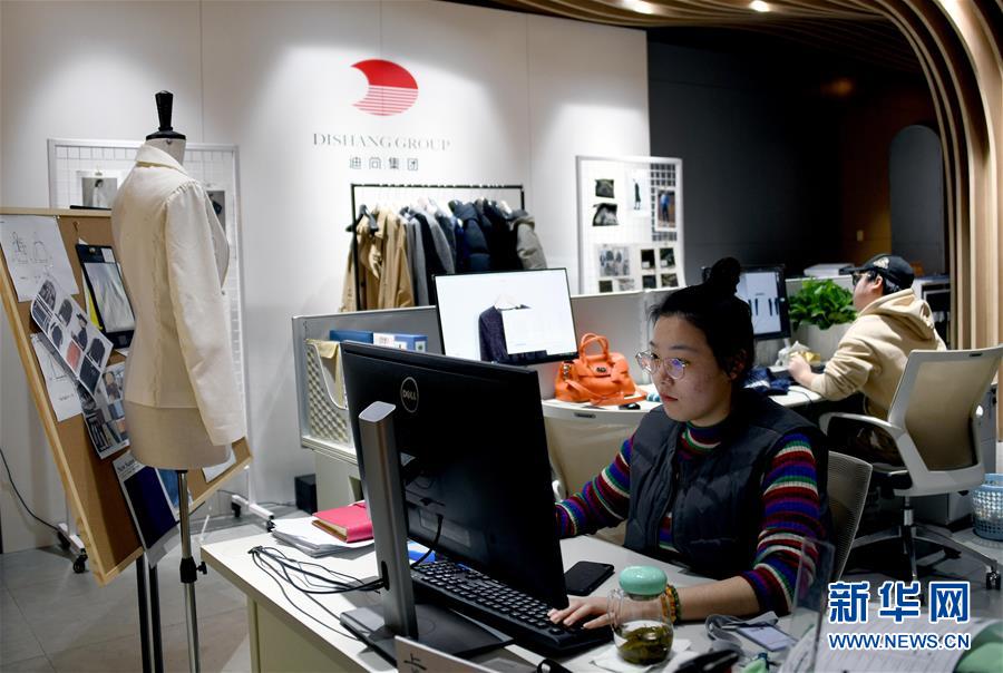 (新華全媒頭條·圖文互動(dòng))(1)從“來(lái)樣加工”到為全球“量體裁衣”——透過(guò)“迪尚之路”看新舊動(dòng)能轉(zhuǎn)換