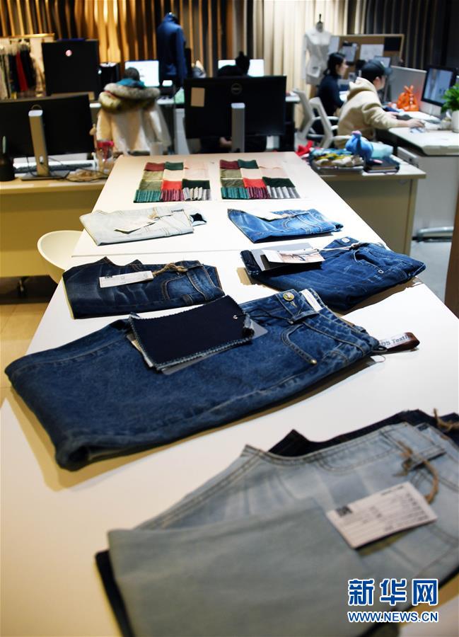 (新華全媒頭條·圖文互動(dòng))(3)從“來(lái)樣加工”到為全球“量體裁衣”——透過(guò)“迪尚之路”看新舊動(dòng)能轉(zhuǎn)換