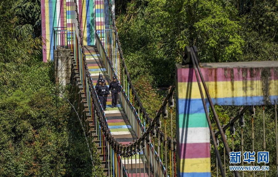 (愛國(guó)情 奮斗者·圖文互動(dòng))(2)警民情深——記云南貢山縣獨(dú)龍江鄉(xiāng)邊境派出所