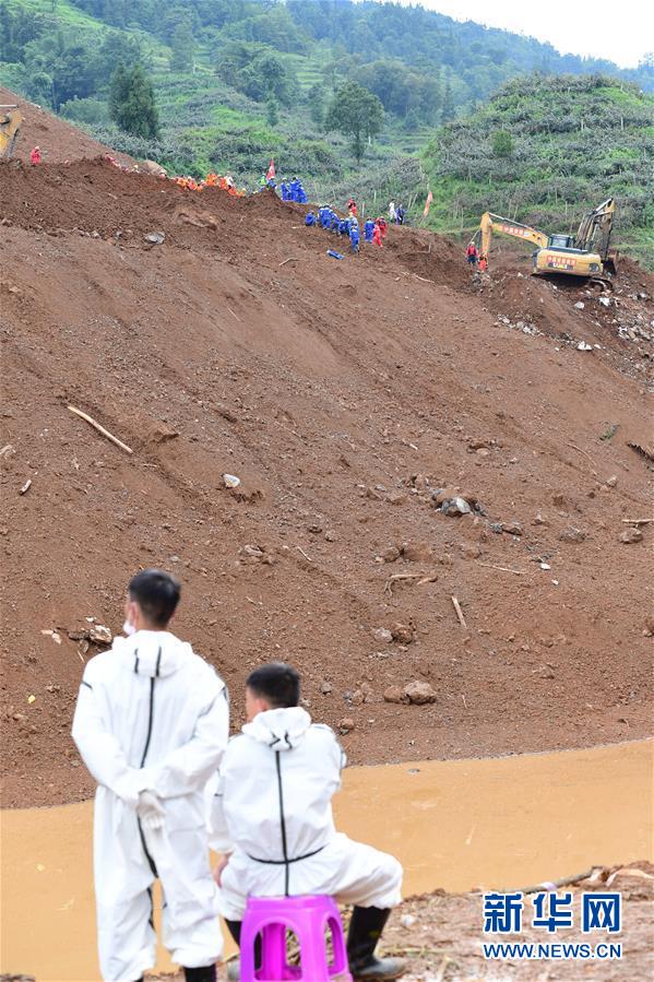 （新華全媒頭條&middot;圖文互動）（9）有一絲希望，就盡百倍努力&mdash;&mdash;貴州水城&ldquo;7&middot;23&rdquo;特大山體滑坡72小時救援紀(jì)實