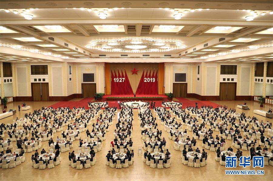 (軍事)國(guó)防部舉行盛大招待會(huì)熱烈慶祝建軍92周年