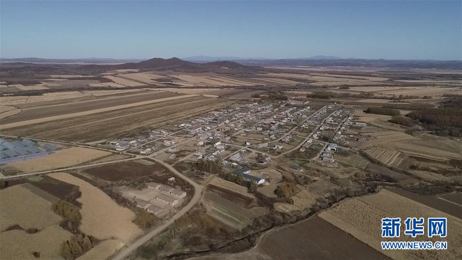 (在習(xí)近平新時(shí)代中國(guó)特色社會(huì)主義思想指引下——新時(shí)代新作為新篇章·總書(shū)記關(guān)心的百姓身邊事·圖文互動(dòng))(1)一個(gè)貧困山村的振興新動(dòng)能——小故事里的大情懷之五