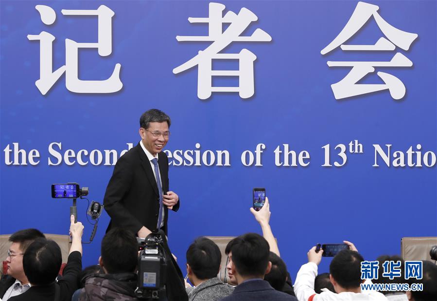 （兩會(huì)&middot;XHDW）（7）財(cái)政部部長(zhǎng)劉昆等就&ldquo;財(cái)稅改革和財(cái)政工作&rdquo;答記者問(wèn)
