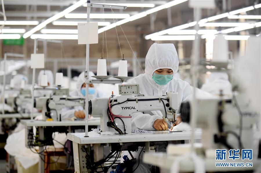 （聚焦疫情防控&middot;圖文互動）（3）我們能多產一件，前方就少一份風險&mdash;&mdash;醫(yī)用防護服&ldquo;河北制造&rdquo;緊急&ldquo;起飛&rdquo;記