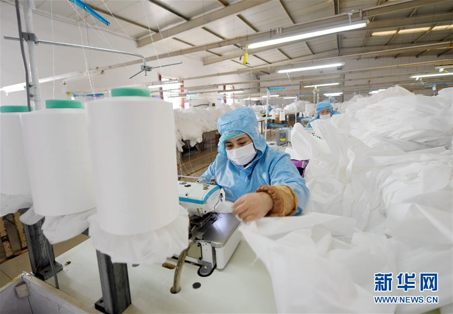 （聚焦疫情防控&middot;圖文互動）（6）我們能多產一件，前方就少一份風險&mdash;&mdash;醫(yī)用防護服&ldquo;河北制造&rdquo;緊急&ldquo;起飛&rdquo;記