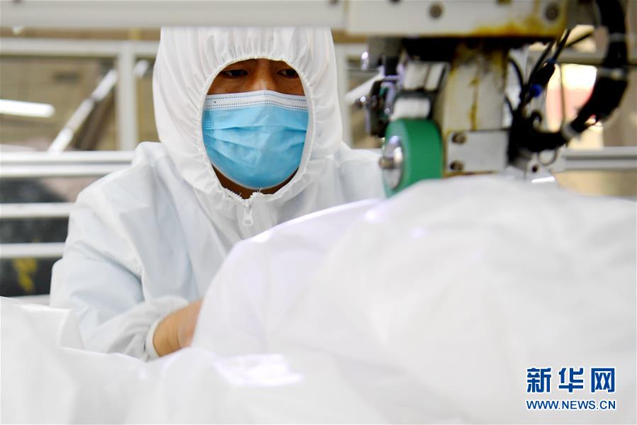 （聚焦疫情防控&middot;圖文互動）（7）我們能多產一件，前方就少一份風險&mdash;&mdash;醫(yī)用防護服&ldquo;河北制造&rdquo;緊急&ldquo;起飛&rdquo;記