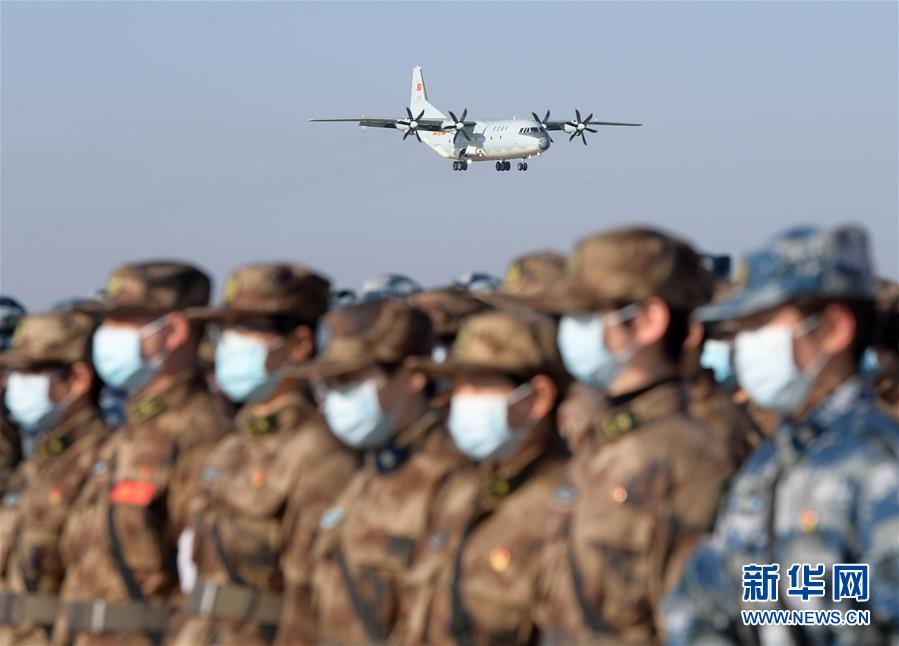 （聚焦疫情防控&middot;圖文互動(dòng)）（1）空軍第四次向武漢大規(guī)?？者\(yùn)醫(yī)療隊(duì)員和物資