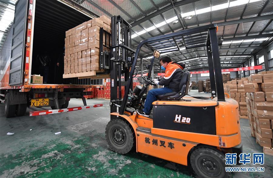 （聚焦疫情防控&middot;圖文互動）（6）&ldquo;一輛輛車出發(fā)，春暖花開的日子就不遠(yuǎn)了&rdquo;&mdash;&mdash;西北電商大縣陜西省武功縣復(fù)工見聞