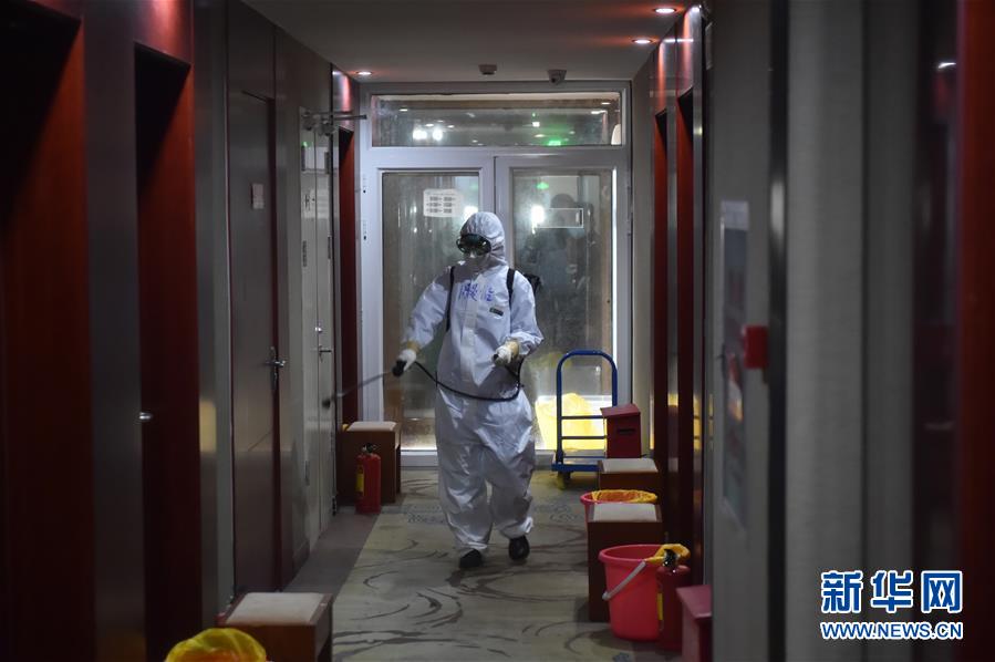 （聚焦疫情防控&middot;圖文互動）（6）&ldquo;感恩每一位&lsquo;不曾謀面&rsquo;的醫(yī)護(hù)人員&rdquo;&mdash;&mdash;探訪返京人員醫(yī)學(xué)集中隔離觀察點(diǎn)