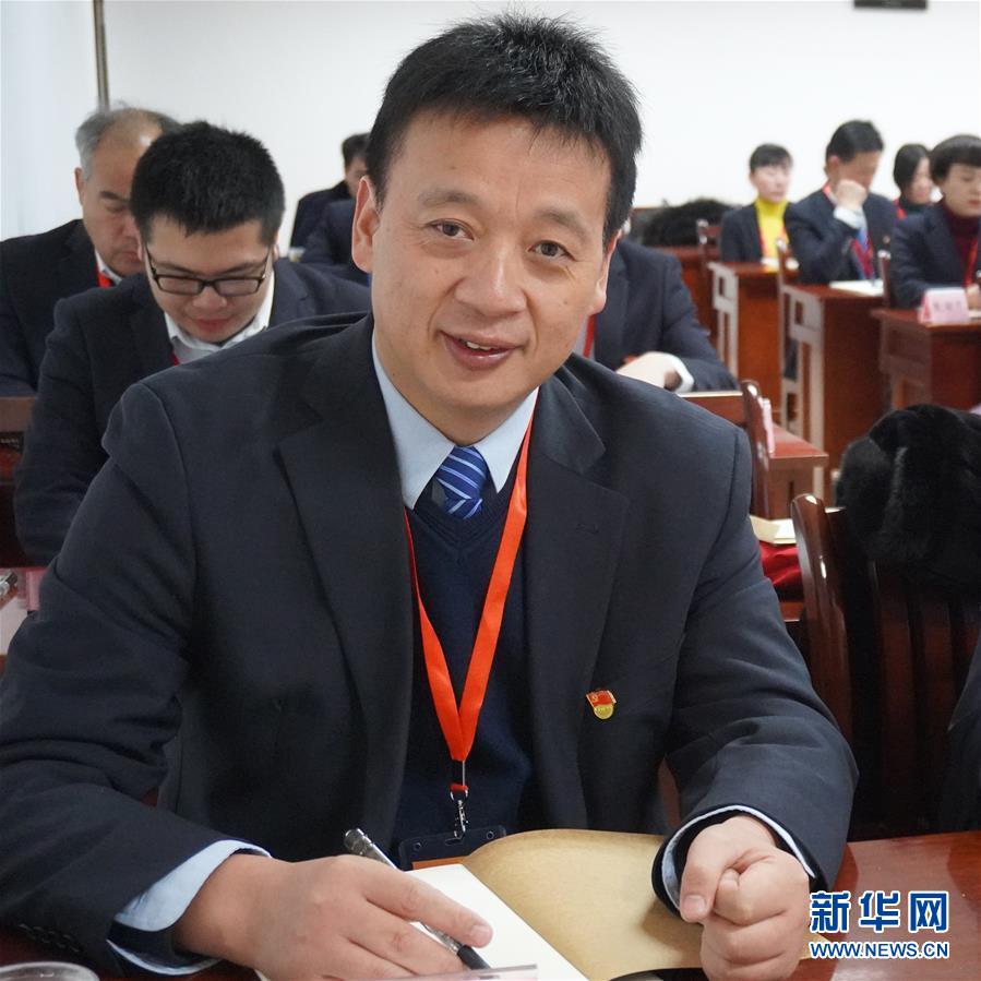 (新華全媒頭條·圖文互動(dòng))(4)滄海橫流 英雄本色——致敬抗疫一線的勇士們