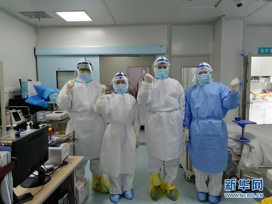 （聚焦疫情防控&middot;圖文互動）（1）特寫：&ldquo;90后&rdquo;醫(yī)護情侶的抗疫堅守