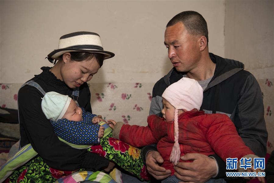 （新華全媒頭條&middot;圖文互動(dòng)）（2）春天里的5個(gè)&ldquo;戰(zhàn)貧&rdquo;瞬間&mdash;&mdash;習(xí)近平總書(shū)記關(guān)于脫貧攻堅(jiān)決策部署指引攻克最后的深貧堡壘