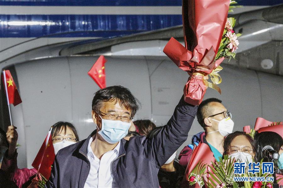 （聚焦疫情防控&middot;圖文互動(dòng)）（9）分秒必爭(zhēng)！一切為了治病救人&mdash;&mdash;中國(guó)抗疫生命至上的生動(dòng)實(shí)踐