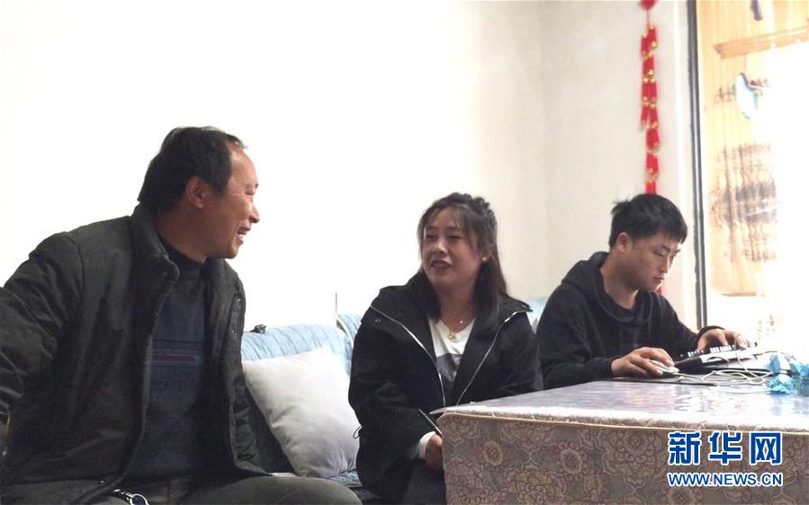 （在習近平新時代中國特色社會主義思想指引下&mdash;&mdash;新時代新作為新篇章&middot;習近平總書記關切事&middot;圖文互動）（1）&ldquo;挪窮窩&rdquo;&ldquo;奔富路&rdquo;&mdash;&mdash;易地搬遷讓貧困人口開啟安居樂業(yè)新生活
