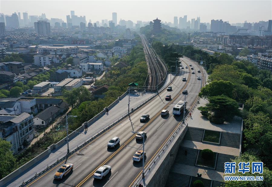 （新華全媒頭條&middot;圖文互動(dòng)）（13）從人民中汲取磅礴力量&mdash;&mdash;習(xí)近平總書記同出席2020年全國兩會(huì)人大代表、政協(xié)委員共商國是紀(jì)實(shí)