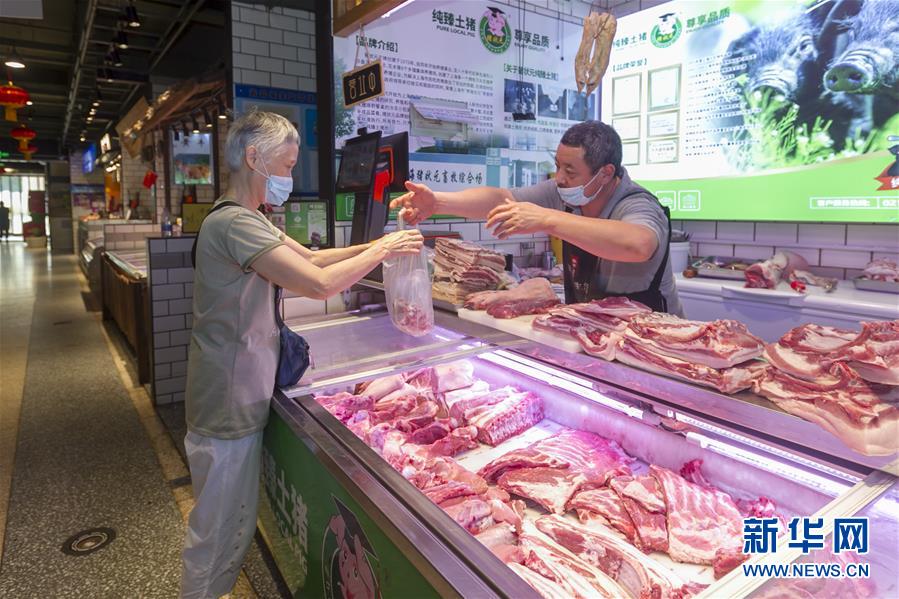 （圖文互動(dòng)）（2）告別臟亂，留住溫情&mdash;&mdash;上海鬧市小菜場(chǎng)見(jiàn)聞