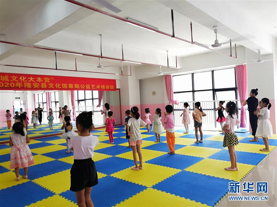 （特別的暑期生活&middot;圖文互動）（2）她們的愿望，在這個假期實現(xiàn)&mdash;&mdash;廣西隆安易地扶貧搬遷安置區(qū)暑期見聞