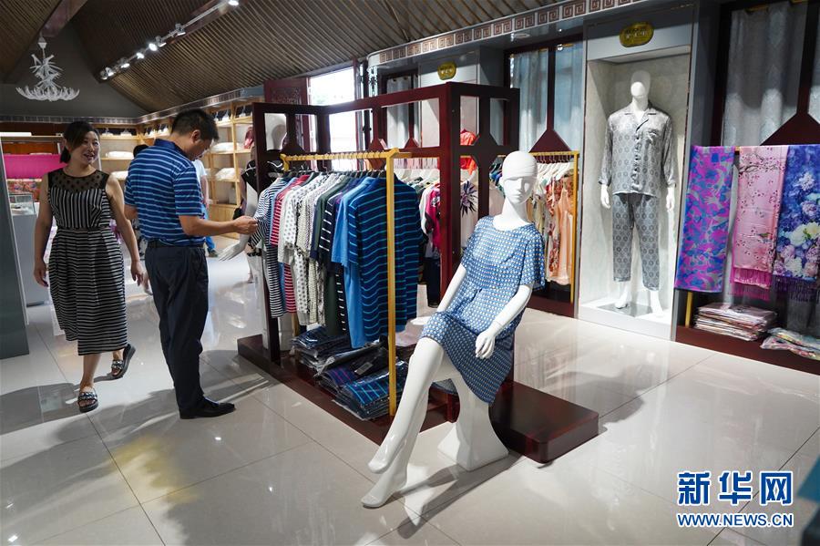 （走向我們的小康生活&middot;圖文互動(dòng)）（2）綠了青山，紅了日子&mdash;&mdash;秦巴山區(qū)群眾繪出小康&ldquo;調(diào)色板&rdquo;