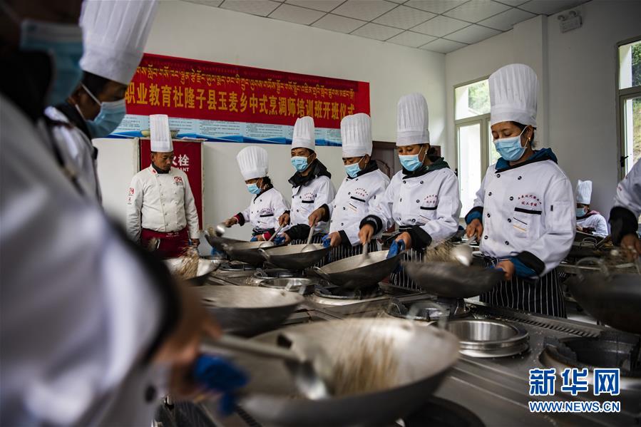 （新華全媒頭條&middot;走向我們的小康生活&middot;圖文互動(dòng)）（2）扎西德勒，我們的新家園&mdash;&mdash;西藏易地扶貧搬遷搬出幸福美好新生活