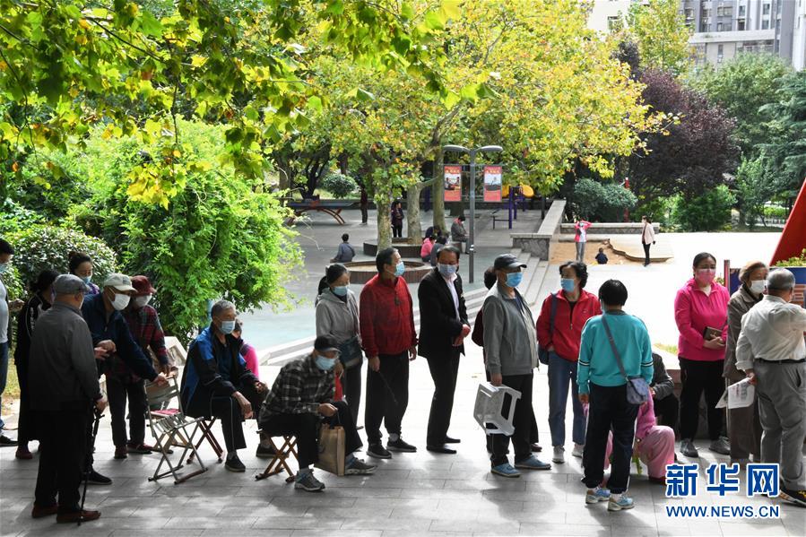 （社會(huì)）（3）青島核酸檢測采樣超300萬份 未發(fā)現(xiàn)新的陽性樣本