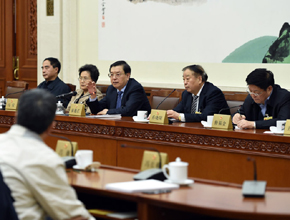 張德江參加十二屆全國人大常委會(huì)第十三次會(huì)議分組審議