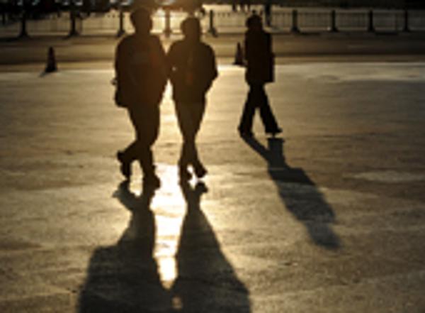 大會閉幕，廣場上來的最早的還是新聞記者