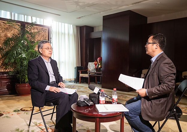 充分調動信貸、債券、股權、理財、信托、保險等各類金融資源