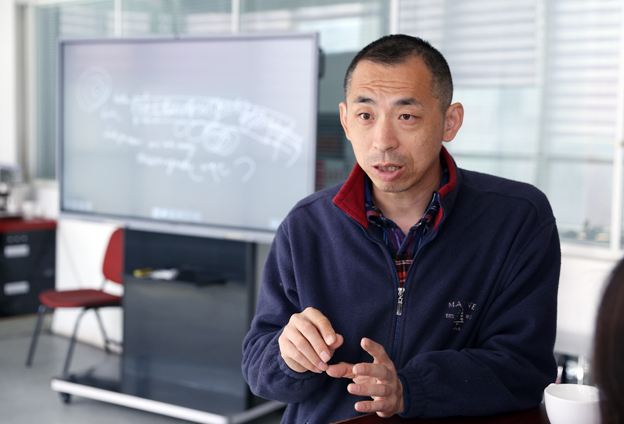 在黑洞的最中心，是平行宇宙的另外一個(gè)入口