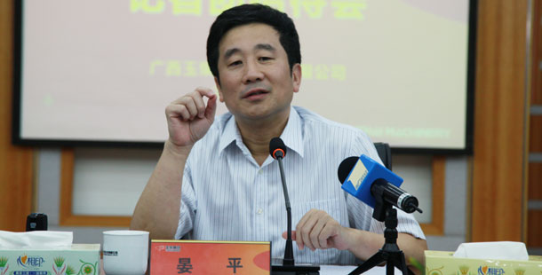 玉柴集團(tuán)公司董事局主席晏平&mdash;&mdash;大家可能不一定認(rèn)識我，但是大家一定坐過裝配玉柴發(fā)動機(jī)的客車、公交車，因?yàn)橛癫癜l(fā)動機(jī)裝配在全國超過60%的客車、公交車上。玉柴發(fā)動機(jī)能夠陪伴大家上班、回家、逛街，我很自豪。我們將繼續(xù)制造更多更好的綠色產(chǎn)品，造福社會和百姓。